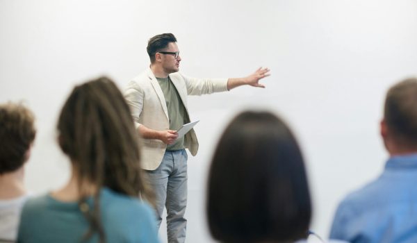 pexels-fauxels-3184328